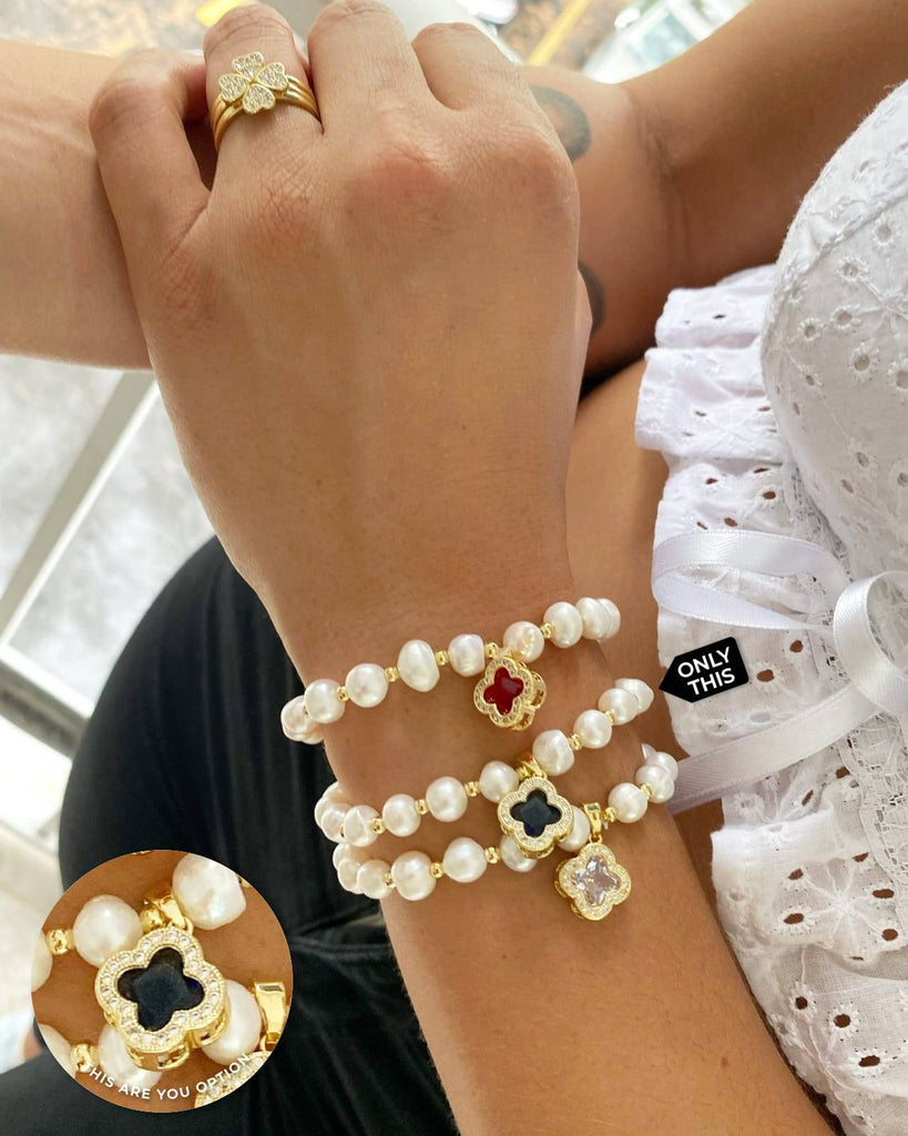 Elastic Bracelet with Cultured Pearls and Clover Pendant with Green Zirconia in Cooper and 18k Gold Plating-Bracelets-YIWU PERLA